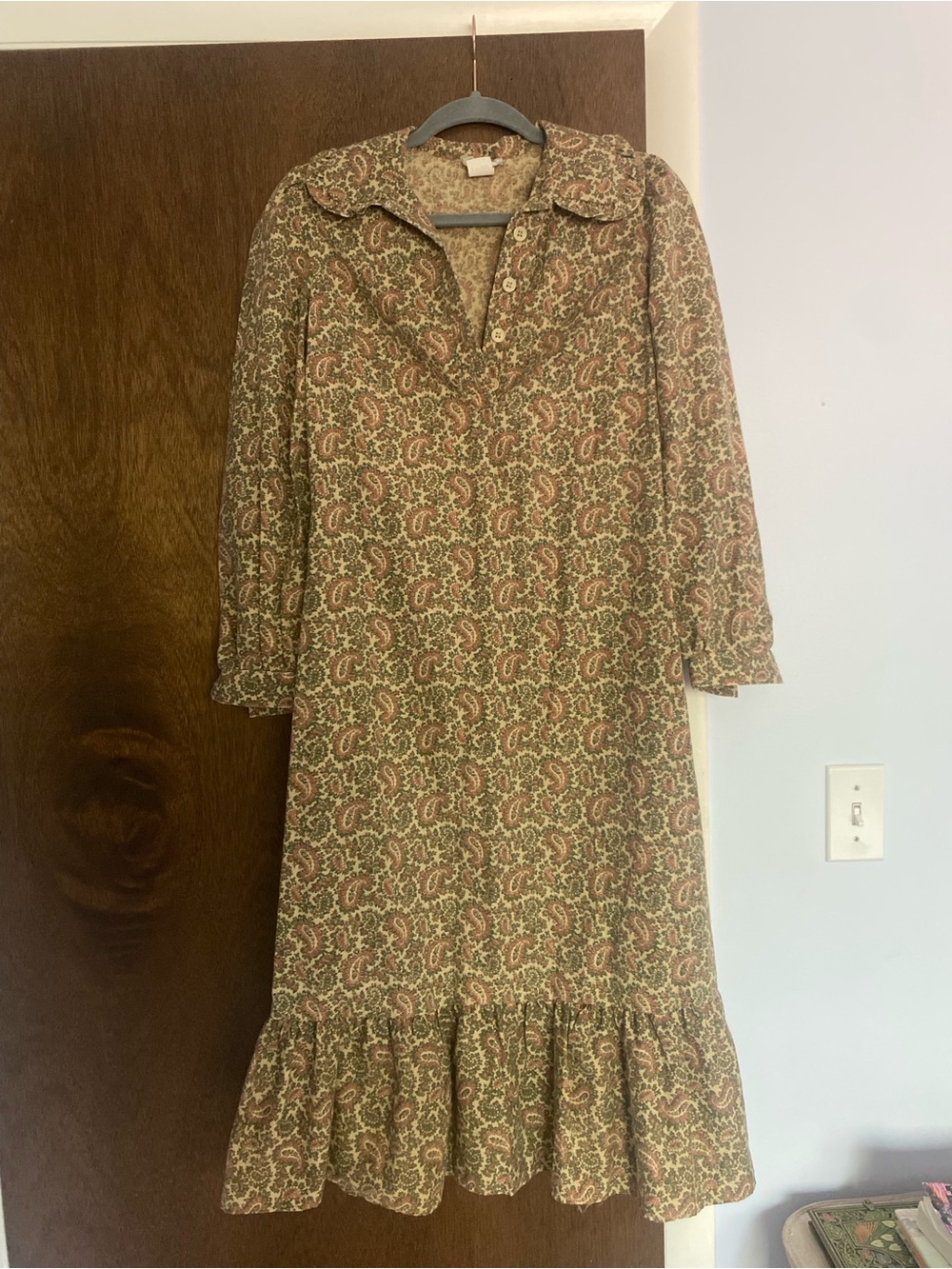 Vintage Women’s Paisley Ruffle-Hem Midi Dress in Olive and Rust size Small
